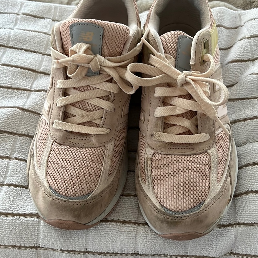 New balance 990 v4